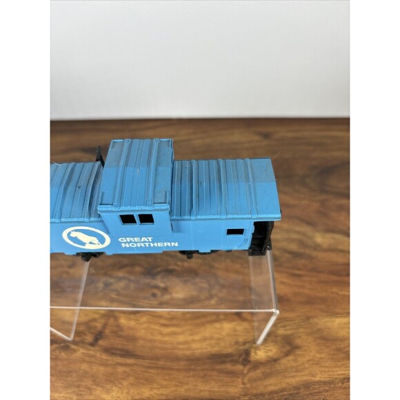 Bachmann HO Scale Great Northern X-106 Blue Caboose - Picture 3 of 7